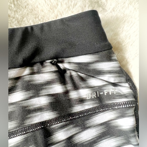 Nike Shorts - Picture 5 of 6